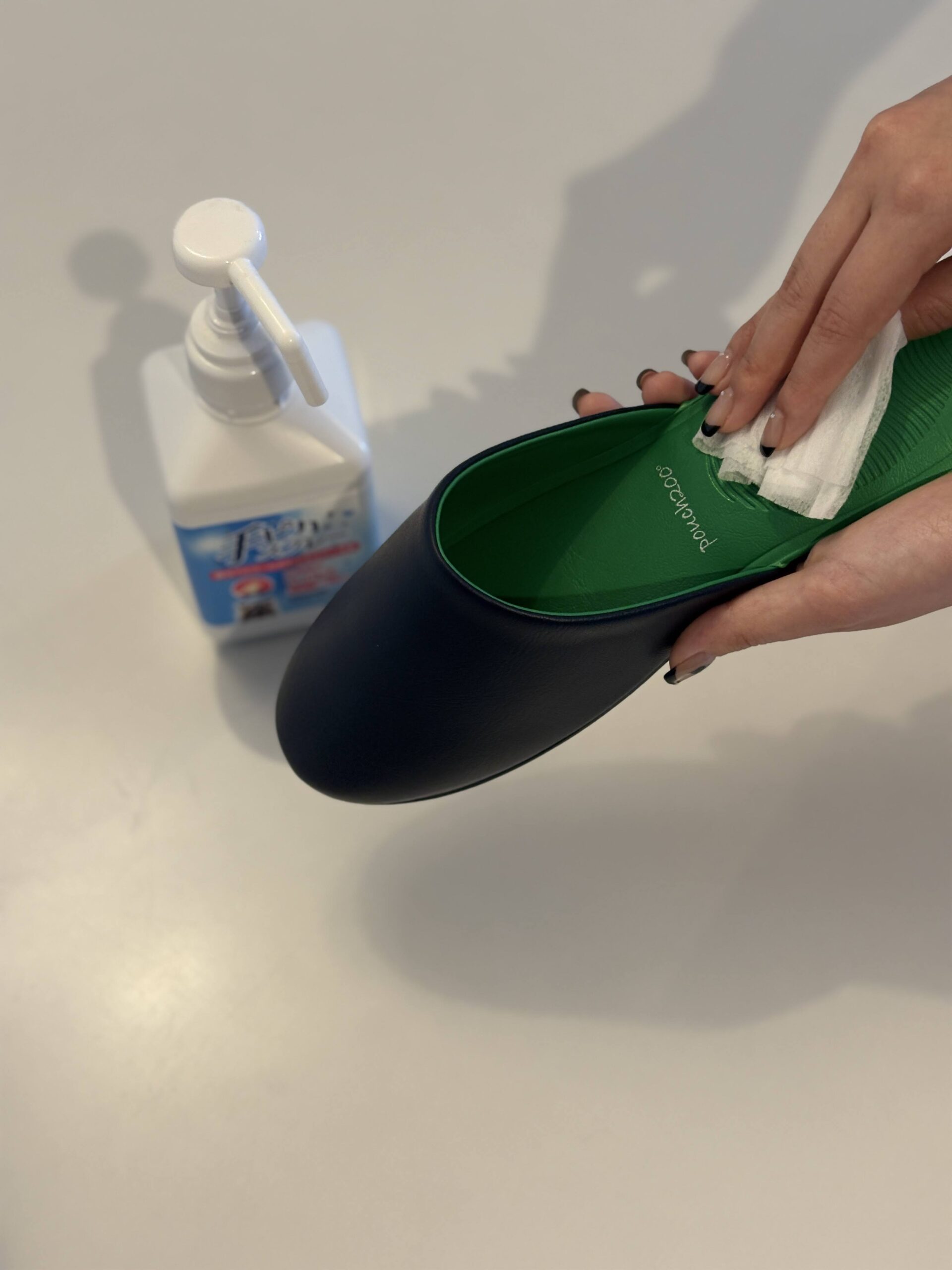Wipe-clean care for pouch200°